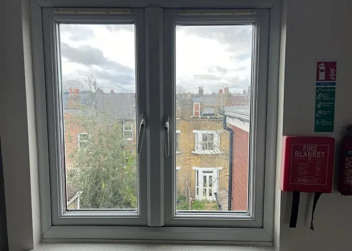 Private Studio Room With Your Shower And Kitchen