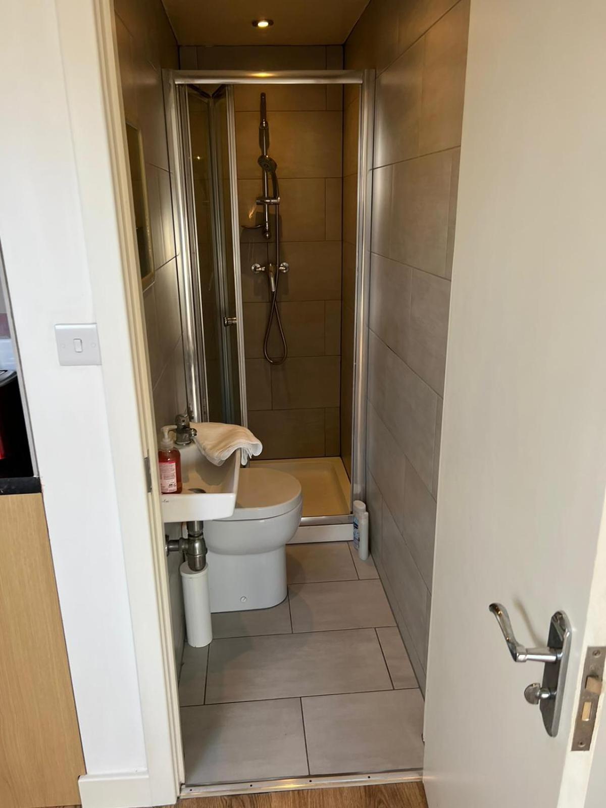 Homestay Private With Your Shower And Kitchen