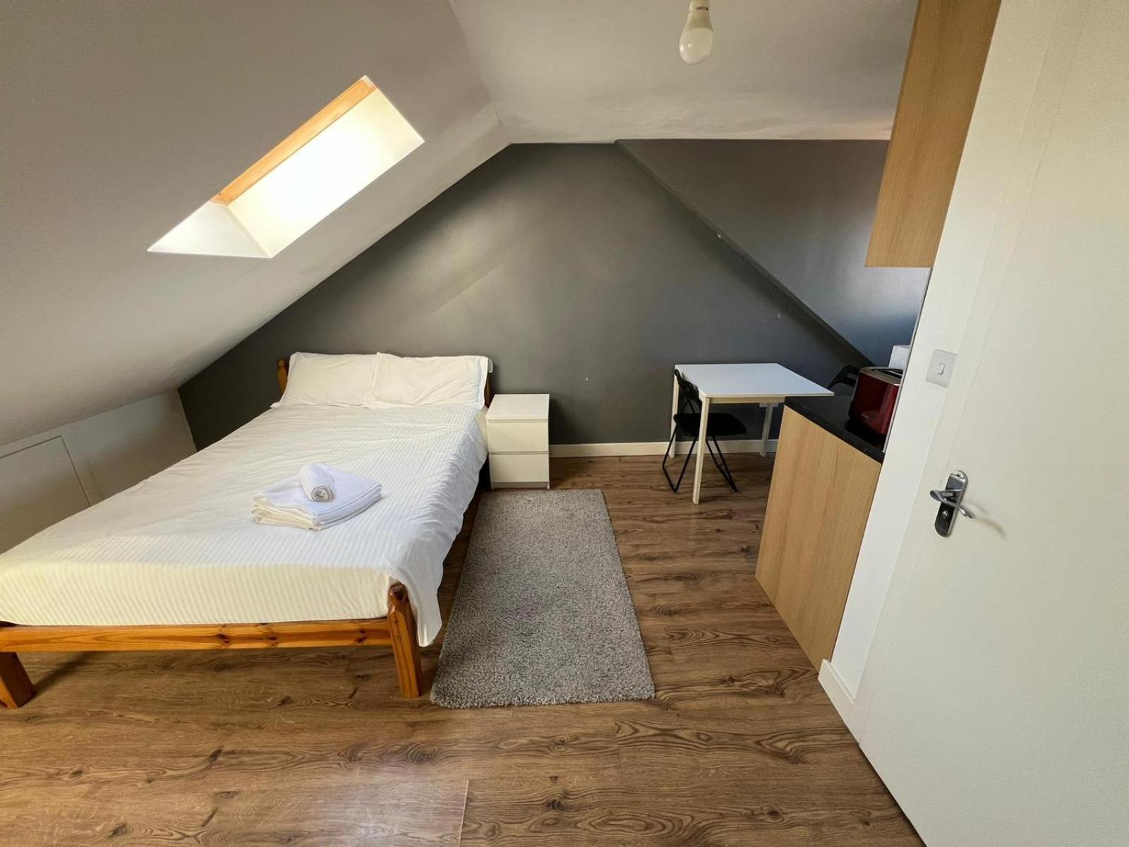 Private With Your Shower And Kitchen London