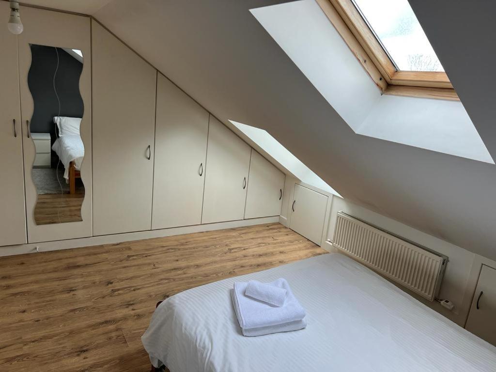 Quarto em Acomodações Particulares Private With Your Shower And Kitchen *