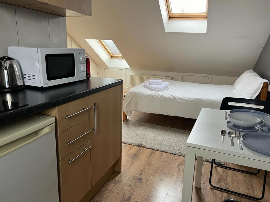 Private With Your Shower And Kitchen Homestay