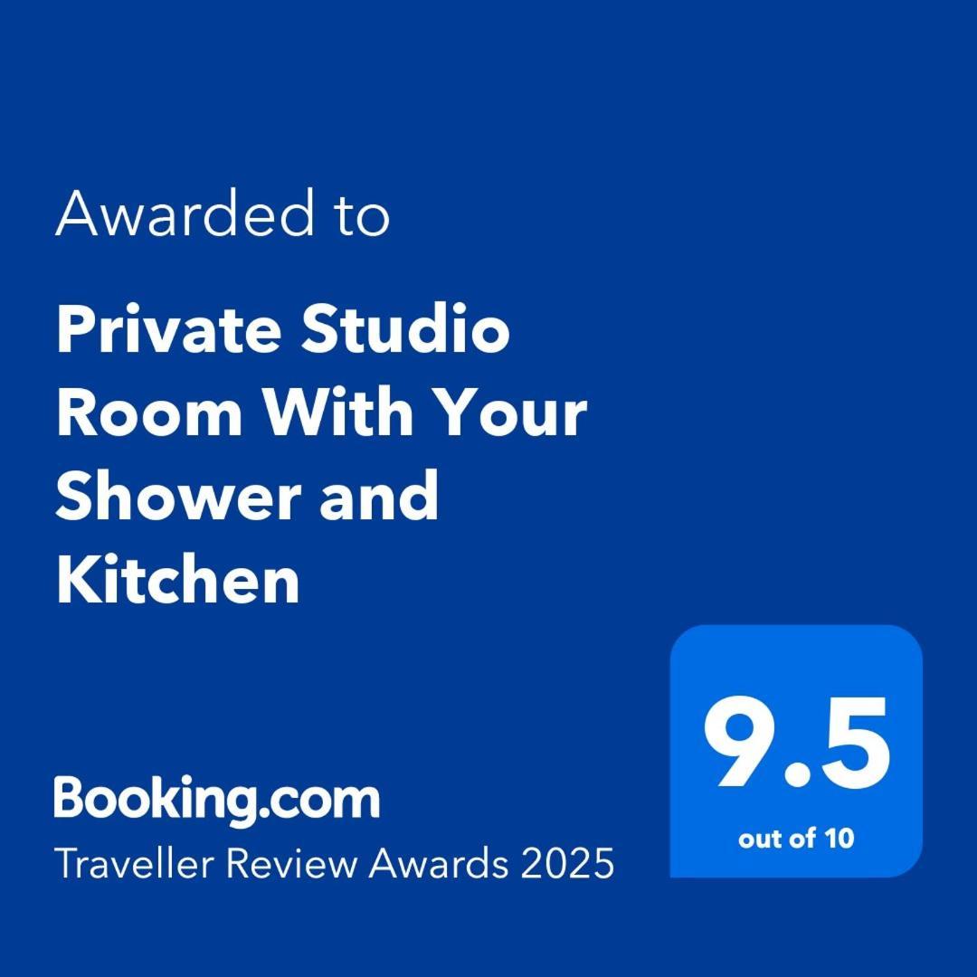 Private With Your Shower And Kitchen Homestay London